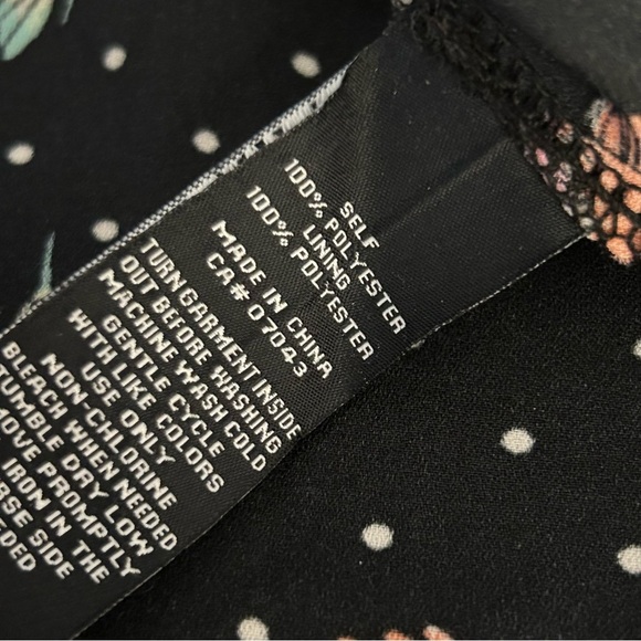 zoë+phoebe Women's Black Sleeveless Top with Bird Print M - Picture 7 of 11